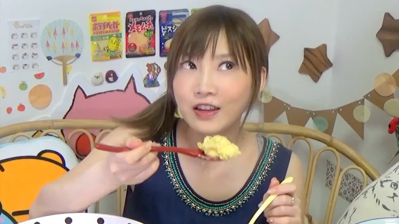 Miss Daweiwang, a Japanese beauty, eats 6 kilograms of food. Canned crab meat + macaroni and cheese + spaghetti!