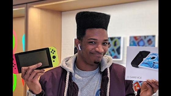 The New York police announced that Etika, the famous anchor who had disappeared before, had passed away.  In April this year, due to the suicidal tendency, he was taken away by the police for protection purposes during the live broadcast. In May, he was sent to the hospital again because of a dispute with a police officer. Last week, Etika disappeared after uploading a farewell video. The police found his personal belongings by the Manhattan Bridge and found his body near the Brooklyn Bridge yesterday.