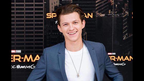Tom Holland protects fans, he is too boyfriend!
