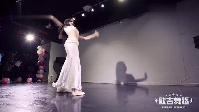 Belly Dance - Belly Dance - Performing Video