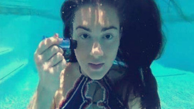 Foreign beauty challenges underwater make-up, the moment of water beautiful time!