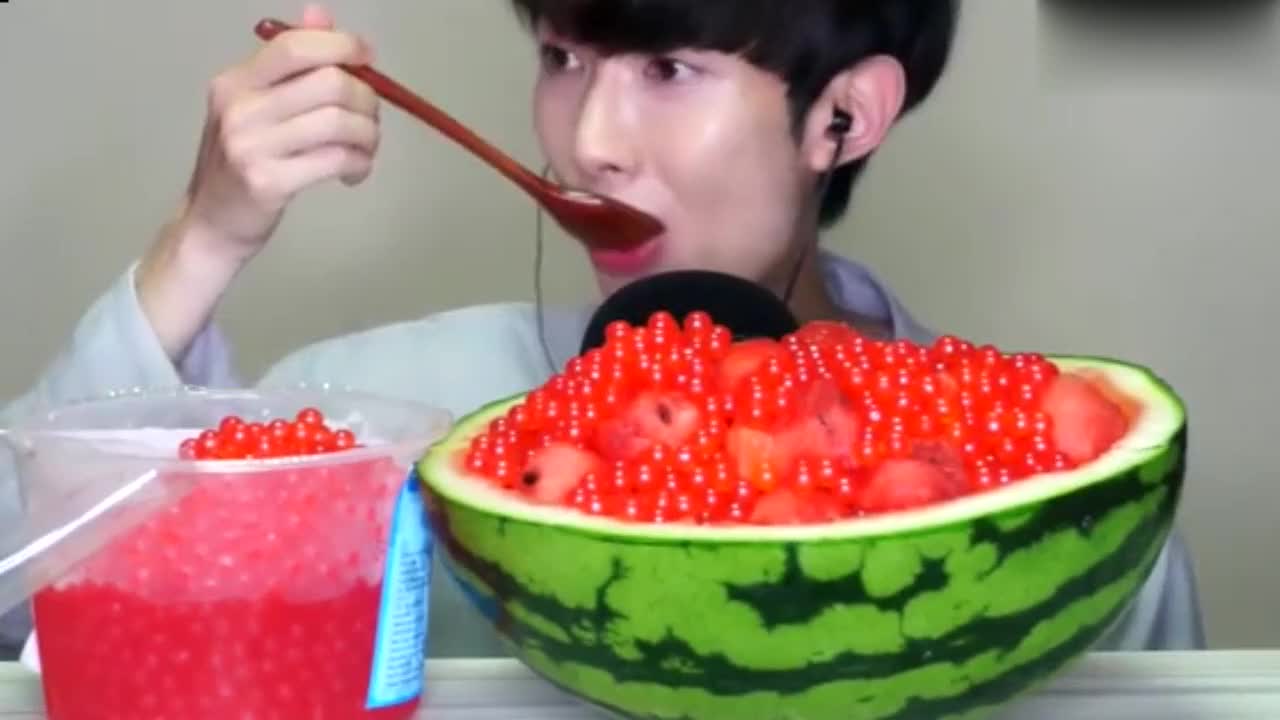 It's a perfect match to eat watermelon with some popping beads. It's delicious. - HD Video