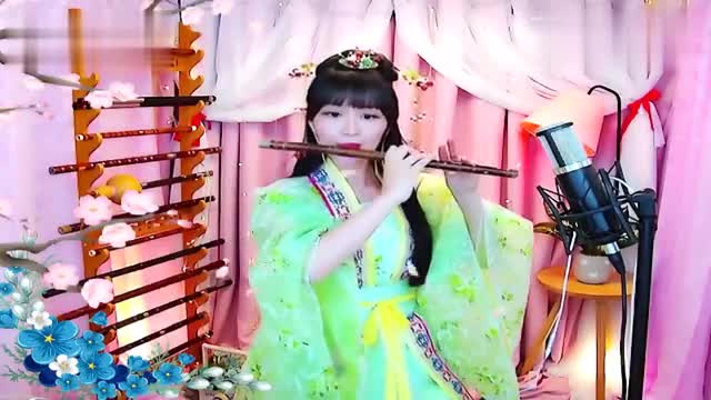 Music melody sounds good, beauty anchor Mo Xiaoxie flute performs the legendary episode of bride, "Du Qing".