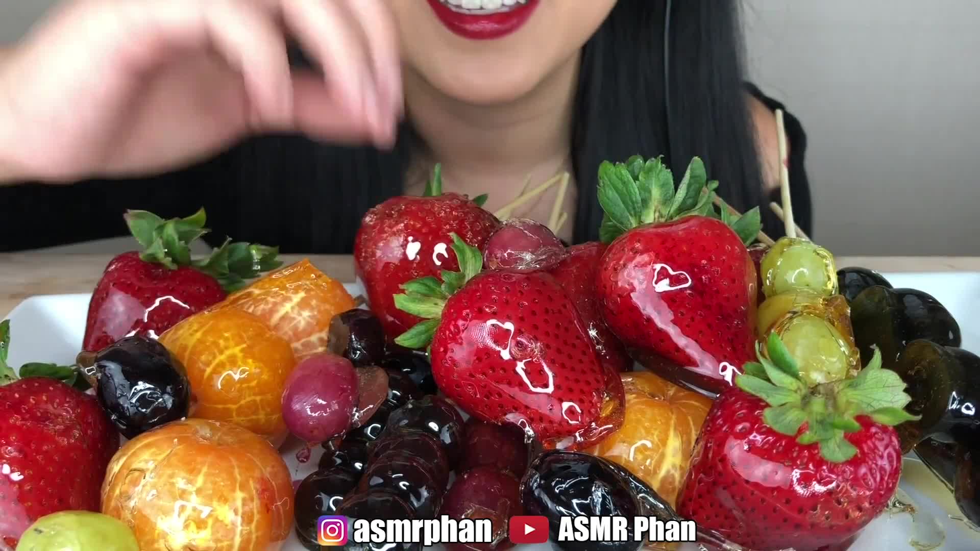 [Good Food Sounds] Ice Cracking Eating Sounds [1080P] Sugar W ~( `u) - ASMR CANDIED FRUITS - Tanghulu -(Ice Cracking Eating Sounds)