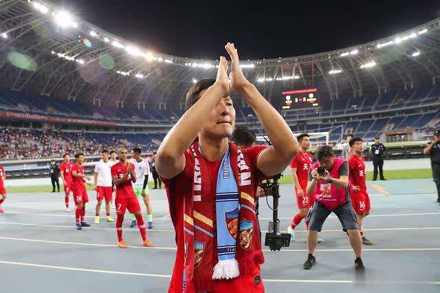 Farewell to China Super League and prepare to serve in the military service,Korea foreign aid Kwon Kyung Won kneels down to thank Chinese fans