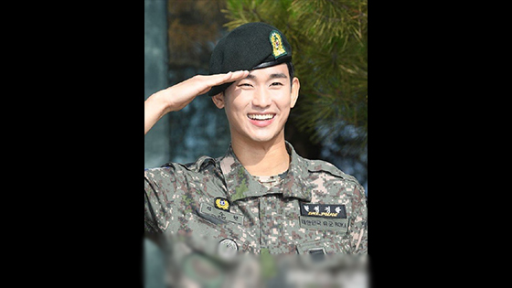 Kim Soo Hyun officially retired today! Wearing a military uniform, the netizen: Professor Du finally came back.