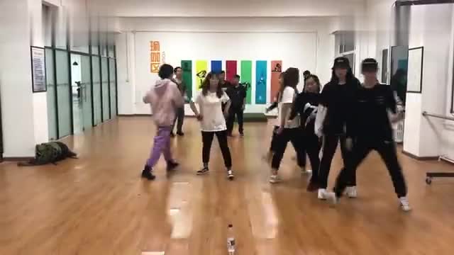 IDOL-BTS (Bombproof Youth Regiment) Flip Exercise Edition