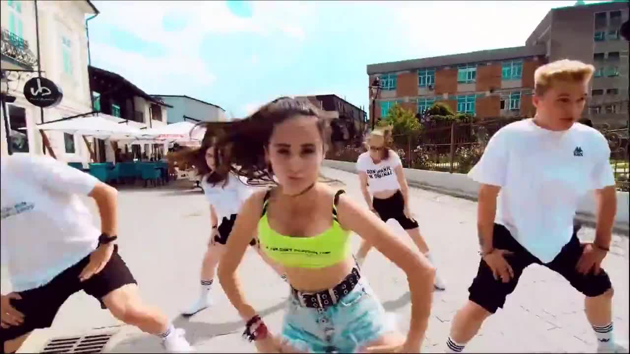 Romanian Beauty Andra Gogan Dance Flip BTS "MIC DROP"