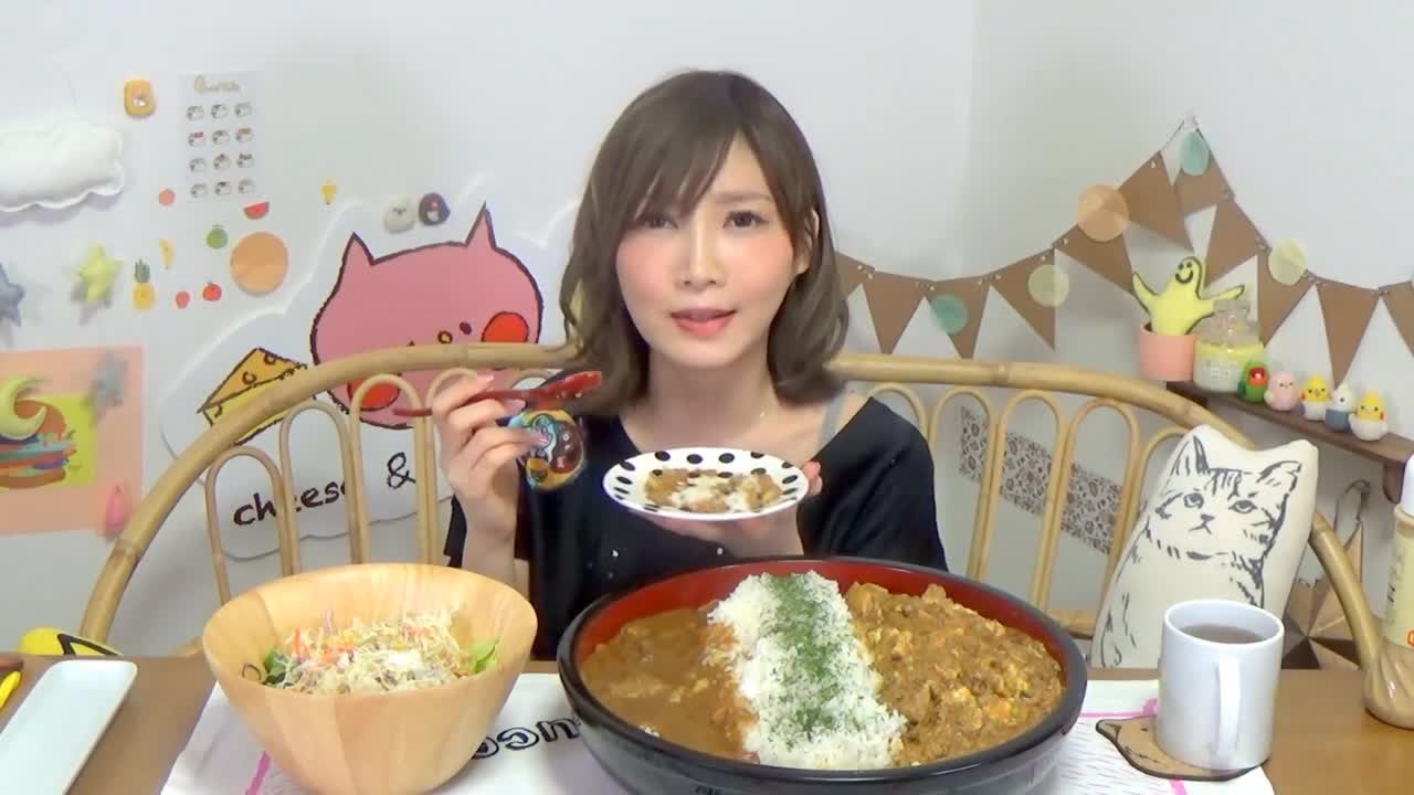 "Miss Big Stomach King Accelerated Edition" Japanese Beauty Miss Big Stomach King, Mapo Curry Rice and Starbucks