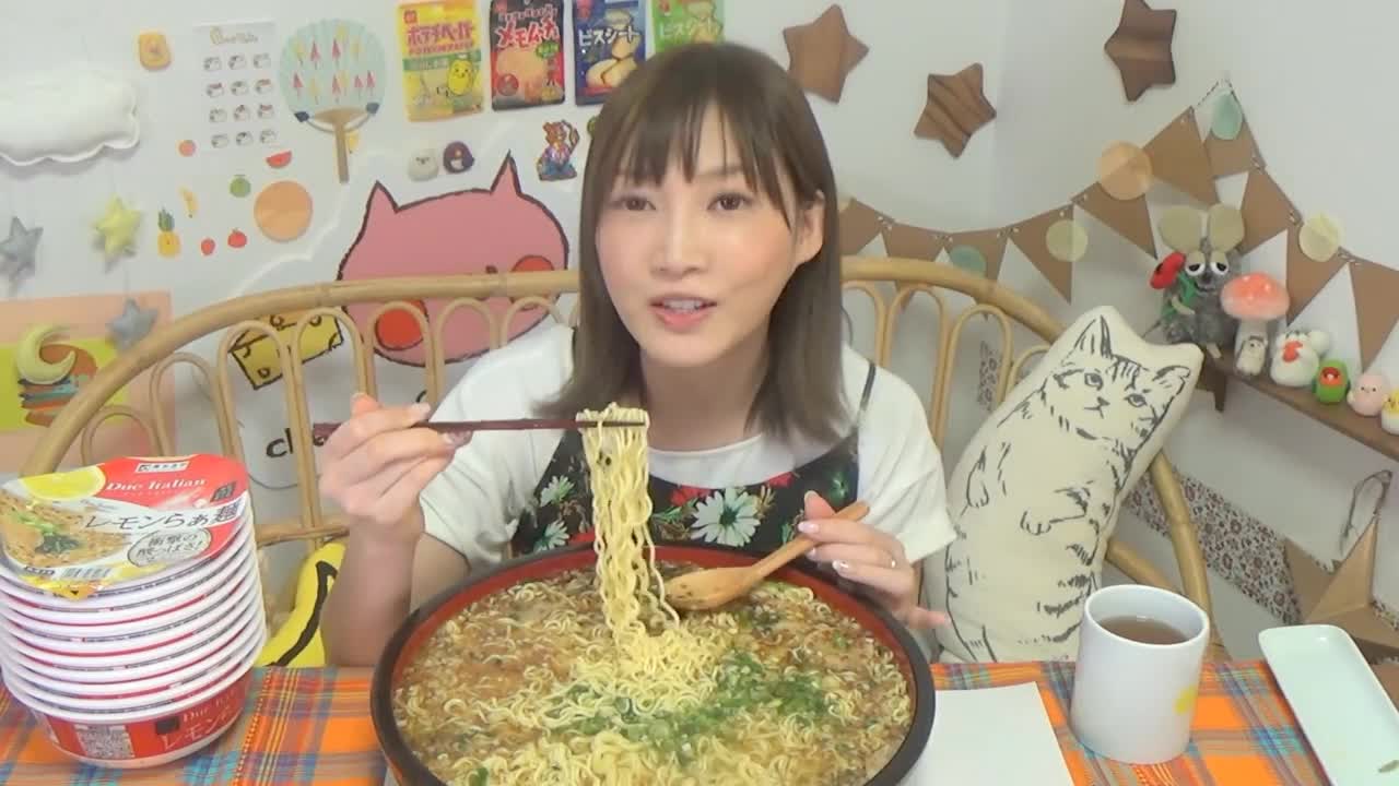 "Miss Daweiwang Accelerated Edition" Miss Daweiwang, a Japanese beauty, challenges Superacid lemon noodles w~