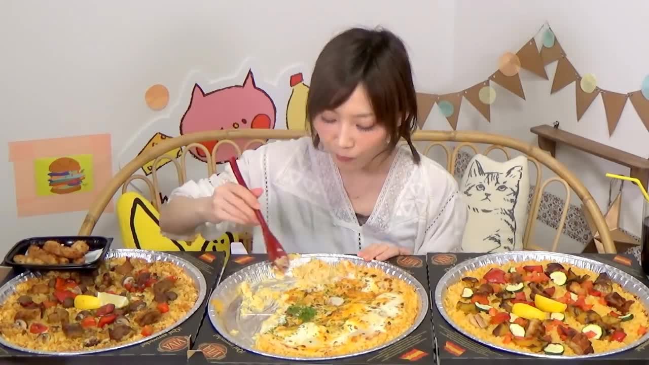 [Miss Big Stomach King Accelerated Edition] Japanese Miss Beauty has a surprising amount of food. Three large plates of seafood rice instant CD-ROM!