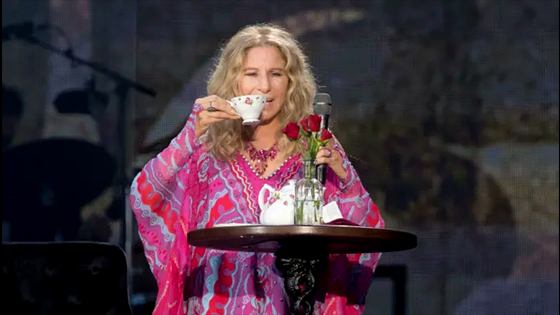 Barbra Streisand sparkles in Hyde Park, Barbra Streisand and Kris Kristofferson reunite.