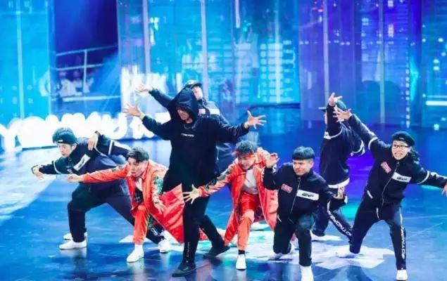 Street dance of china season 2:Easy-to-close thousand seals lead inflammable devices, collective deductive robots, thousand seals wet hair style is simply too exciting