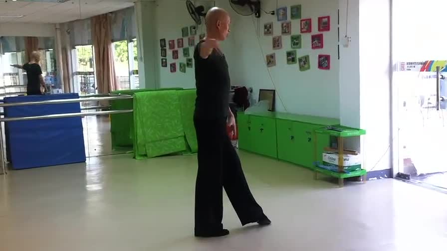 Rhythm and Strength of Rumba Quarter Rotation in Latin Dance Teaching Video