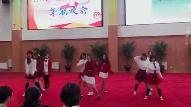 Video of TWICE TT Dance Cover Flip Beijing No. 2 Middle School and No. 1 High School New Year's Eve Performance Park Qulei
