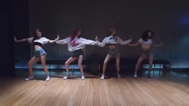 Korean popular women's group Blackpink dance, too eye-catching! All four ladies and sisters are great