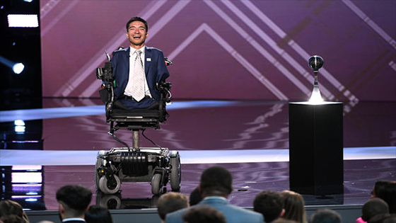 Rob Mendez, Football coach who was born without arms or legs shares story at the 2019 ESPY Awards