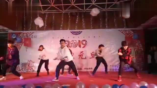 The Opening Dance of IDOL New Year's Eve Party