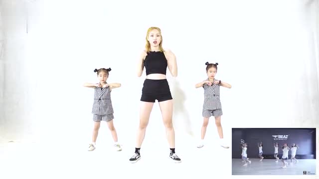 Video Action Decomposition of Jazz Dance "Long Live Idol"