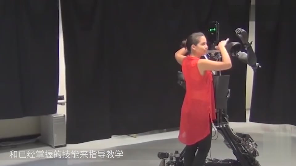 Japan invented a dancing robot, which specializes in directing dancing movements.