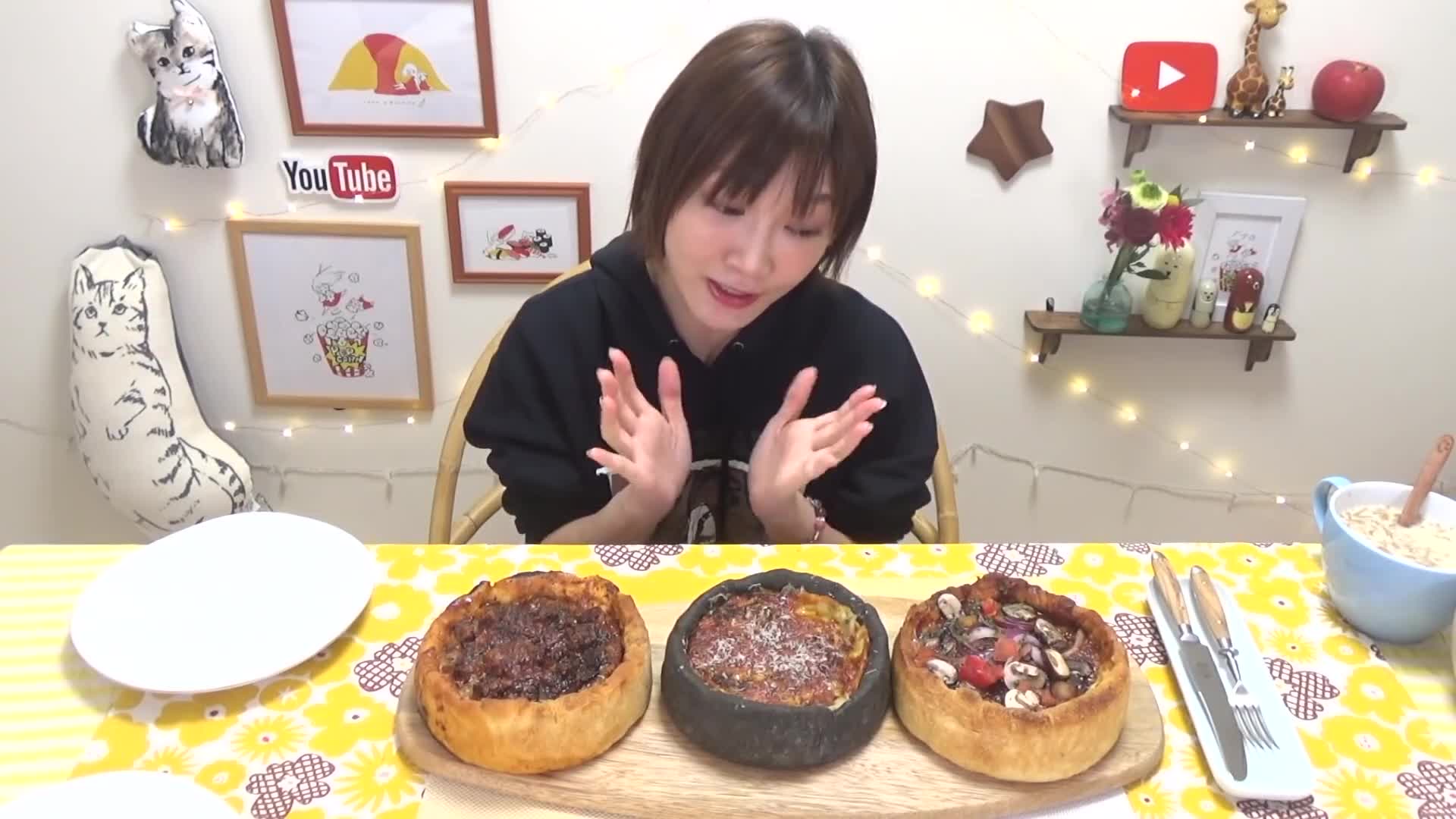 [King Musashi Big Stomach] Miss Japanese Beauty sips Chicago Pizza with Cheese!