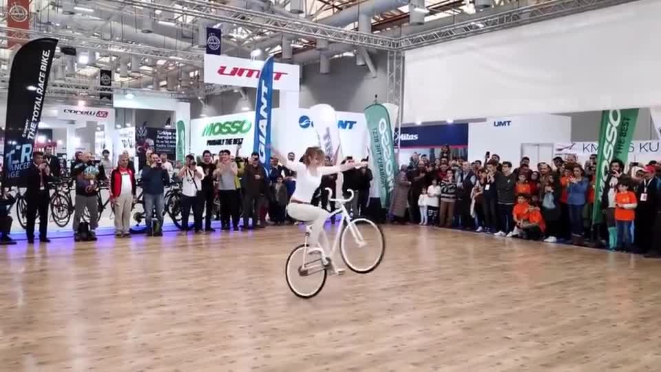 Beautiful women perform bicycle stunts. At first, they feel nothing. The more they look, the better they look.