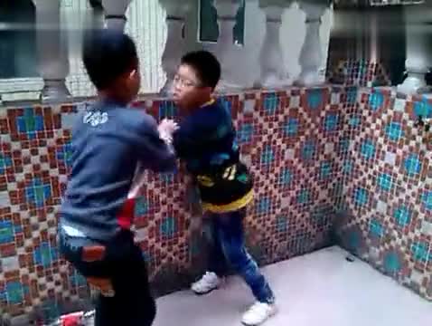 Pupils fight! Did you fight like that when you were young?