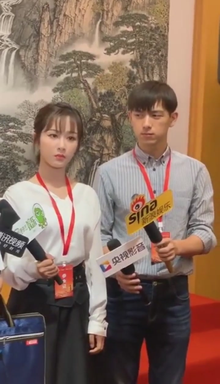 Yang Zi and Li Xian have synchronized facial expressions in interviews, and they deserve to be lovers