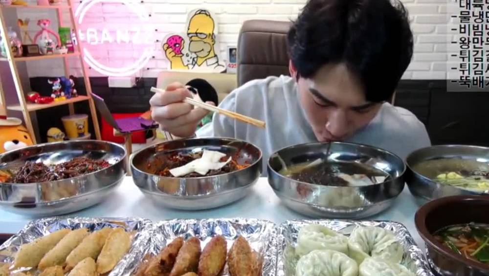South Korea's Big Stomach Wang Shuai-guo finished five bowls of cold noodles and snacks, and soon ate up.