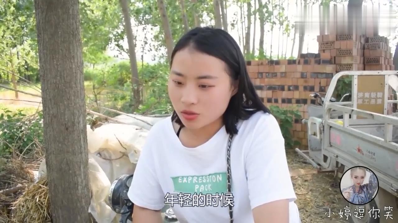 Video from Hakka dialect shows that the fish pond in Sister Zhong's house is flooding, and the brickmen rush to dredge the sewer.