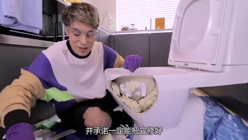 Video of instant noodles mending tables was sent abroad, but foreigners just tried to knock out a toilet in vain.