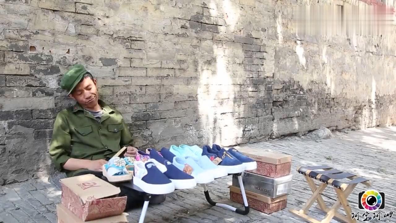 Second-class street shoe sales, do not want to be a beauty routine, meet the next customer to see how second-class anti-routine.