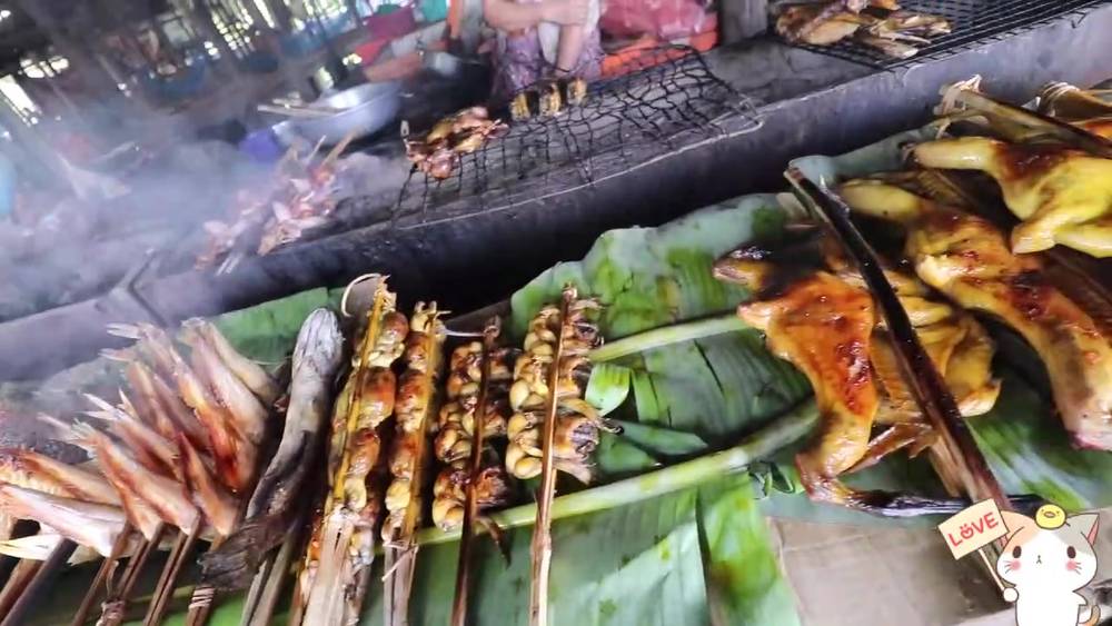 When you come to Cambodia, you must try this delicious food. It's really delicious.