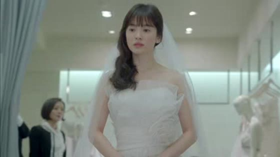 Song Huiqiao's Winter Wind Blowing Wedding Garment