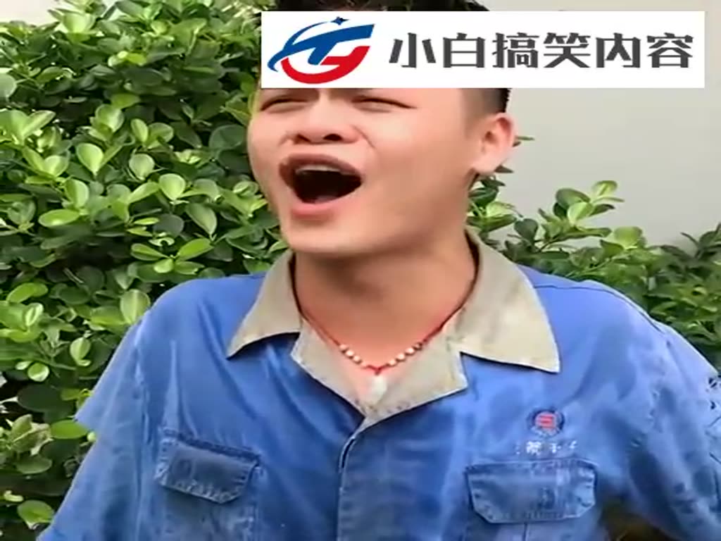 Guangxi old cousin funny video, elder brother sneezing is different from others, younger brother is really sad