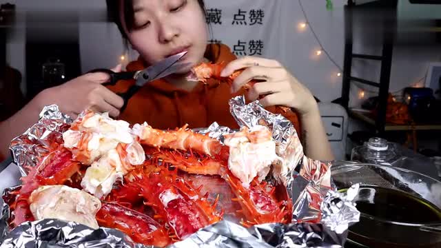 Thick crab legs of the emperor, open the shell for half an hour and eat for three seconds! Eat, eat and sow delicious food, soft and soft