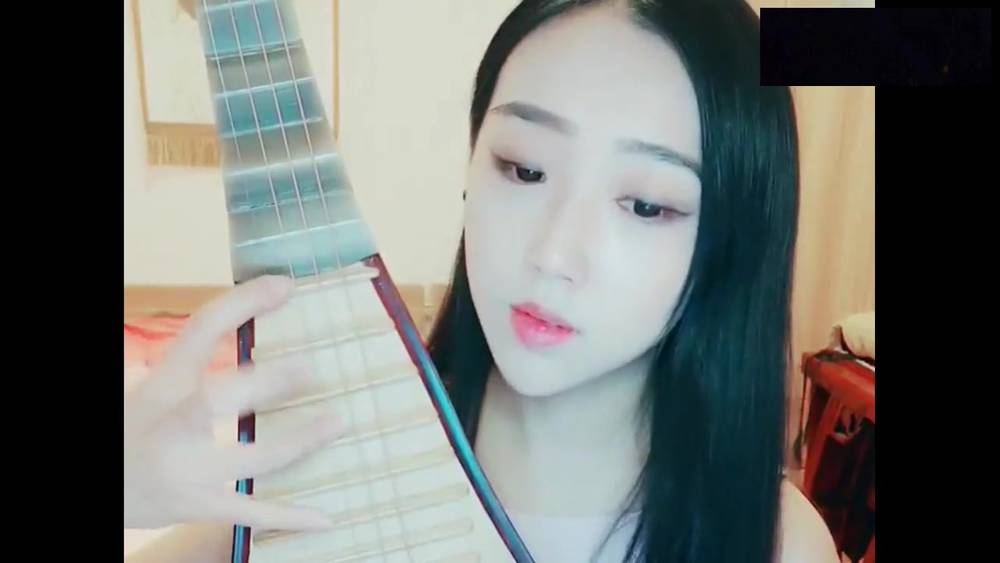 Beautiful women play Pipa "The Unknown", classical music is worth collecting!
