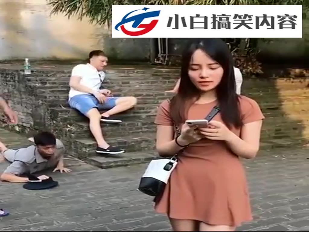 Guangxi old cousin funny video, grandma's criteria for spouse selection, see the behavior of three old cousins I laughed