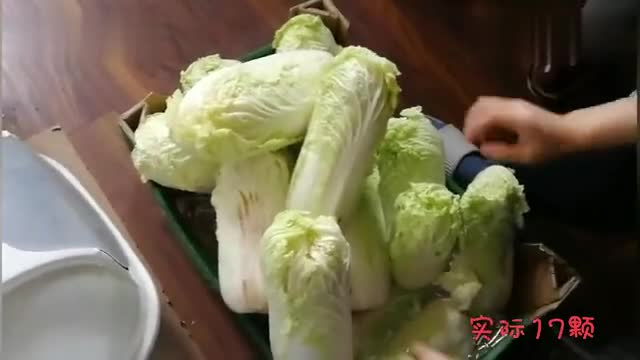 Elena, English Student Life Vlog # Hot Cabbage Tutorial Korean cabbage Chuanxiang stick chicken super praise halogen delicious food