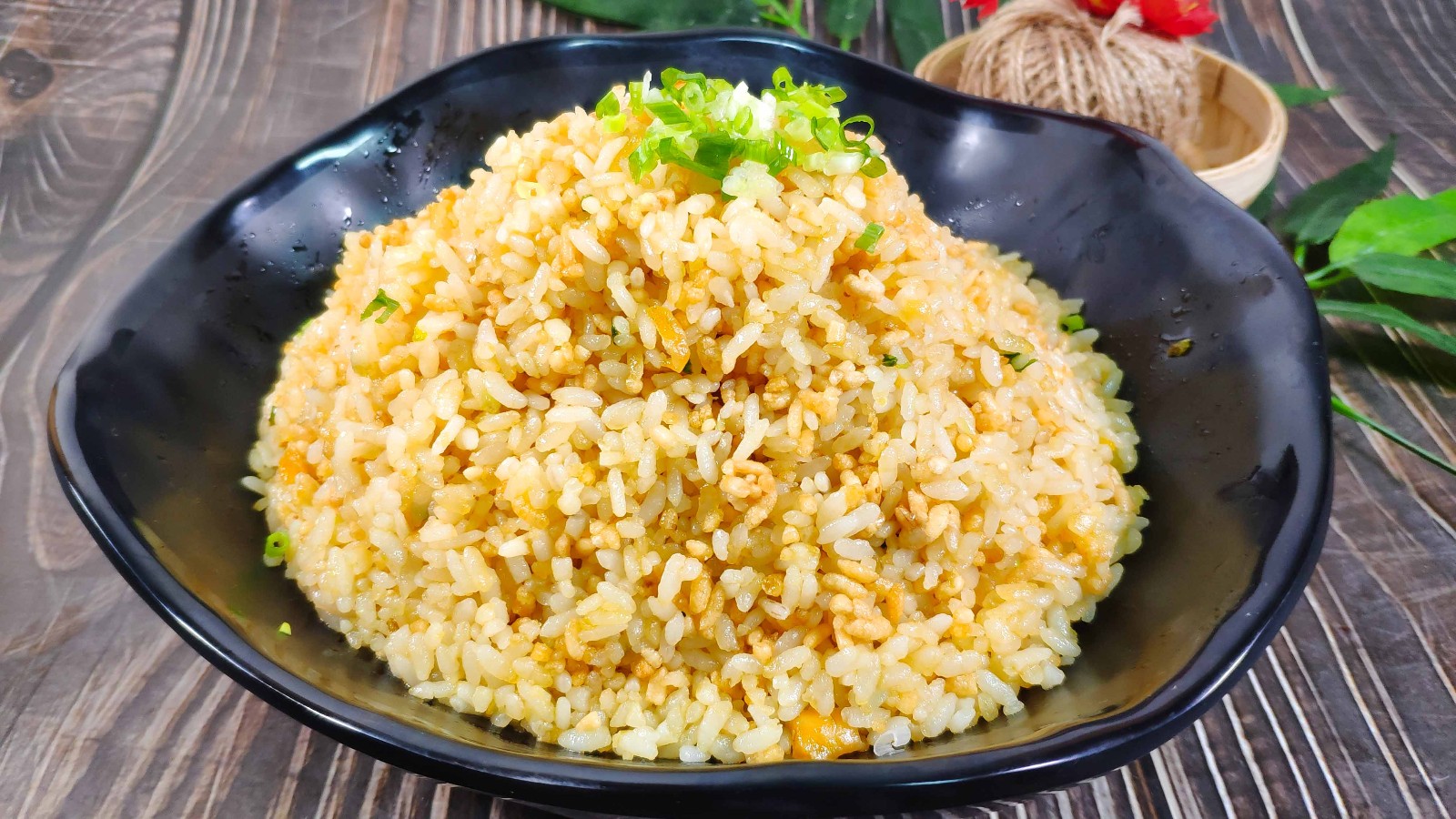 Lao Liu teaches you that fried rice with salted egg yolk is golden in color, fragrance and taste, which is more delicious than that made in restaurants.