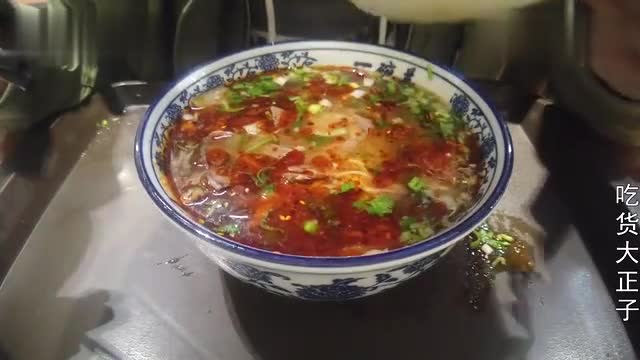 Try the most expensive Ramen in Shijiazhuang, a bowl of ramen and a plate of beef for 22 yuan. How does it taste?