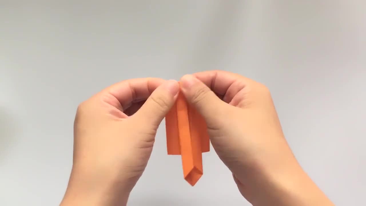 Hand-made origami tutorial, simple steps to fold a sword