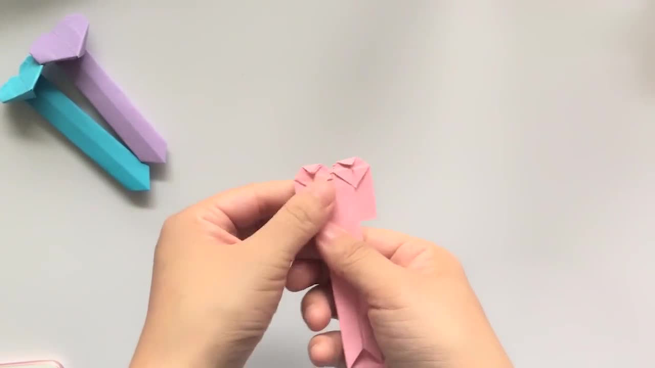 Simple and practical love bookmark origami, manual origami video
