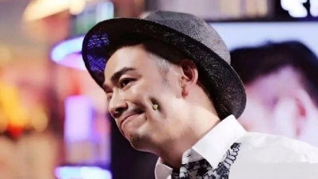 The greatest actor in the circle! Dimples with peas, eyebrows flying, Huang Xiaoming lost to him