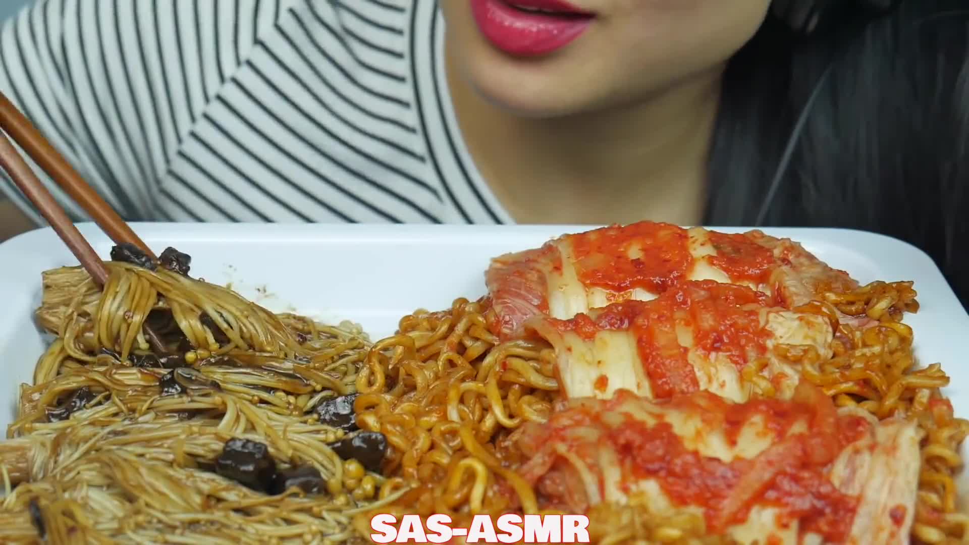 Four times spicy chicken noodles! Kimchi Flammulina velutipes www~better with headphones!