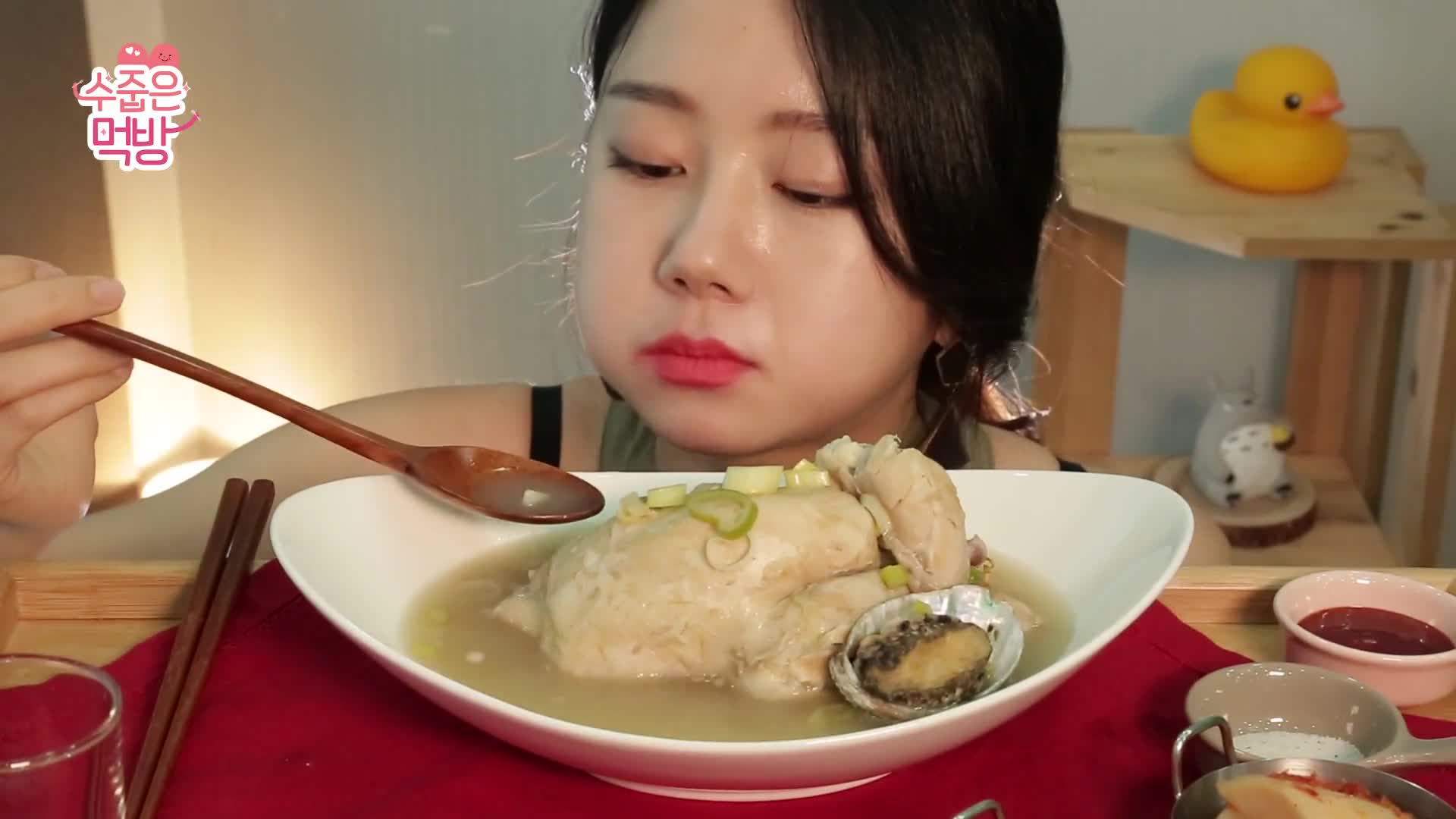 Abalone and ginseng chicken soup w~better with headphones!