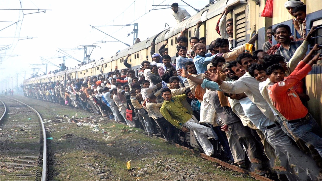 It is rumored that Indian trains are full of people. Is it true or false? They were misunderstood.
