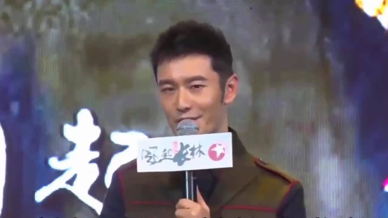 Acting in your own right? In order to earn 20,000 euros for the restaurant, Huang Xiaoming let Yang Zi perform monkey opera.