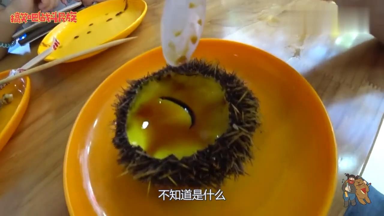 For the first time Russians visited Chinese night markets, they were completely confused by a sea urchin steamed eggs.