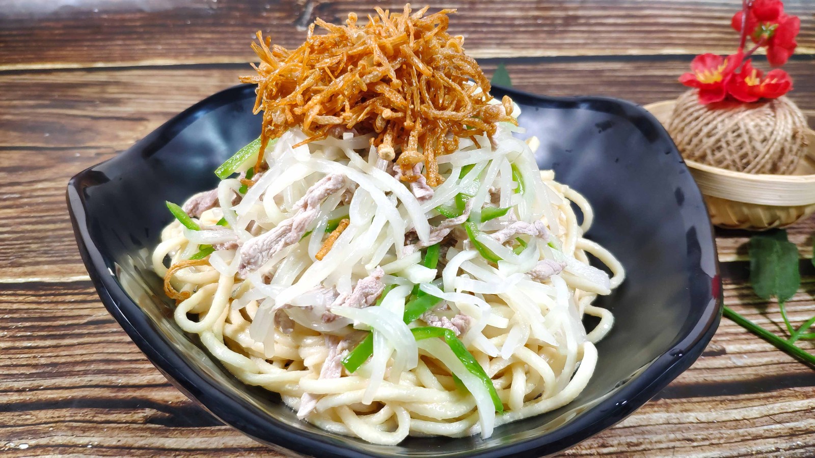 Is it too hot to eat? Teach you how to make cold noodles secretly, smooth and strong way, a big pot is not enough to eat!